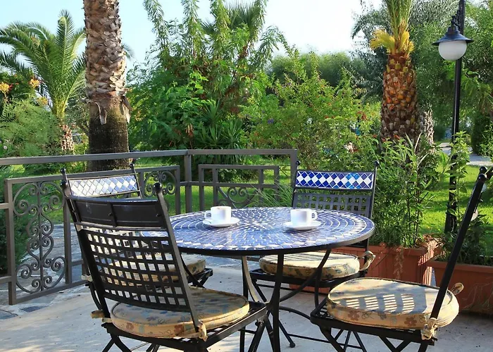 Club Yali & 5*