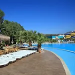 Hotel Club Yali & 5*