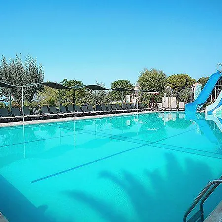 Club Yali & Hotel 5*